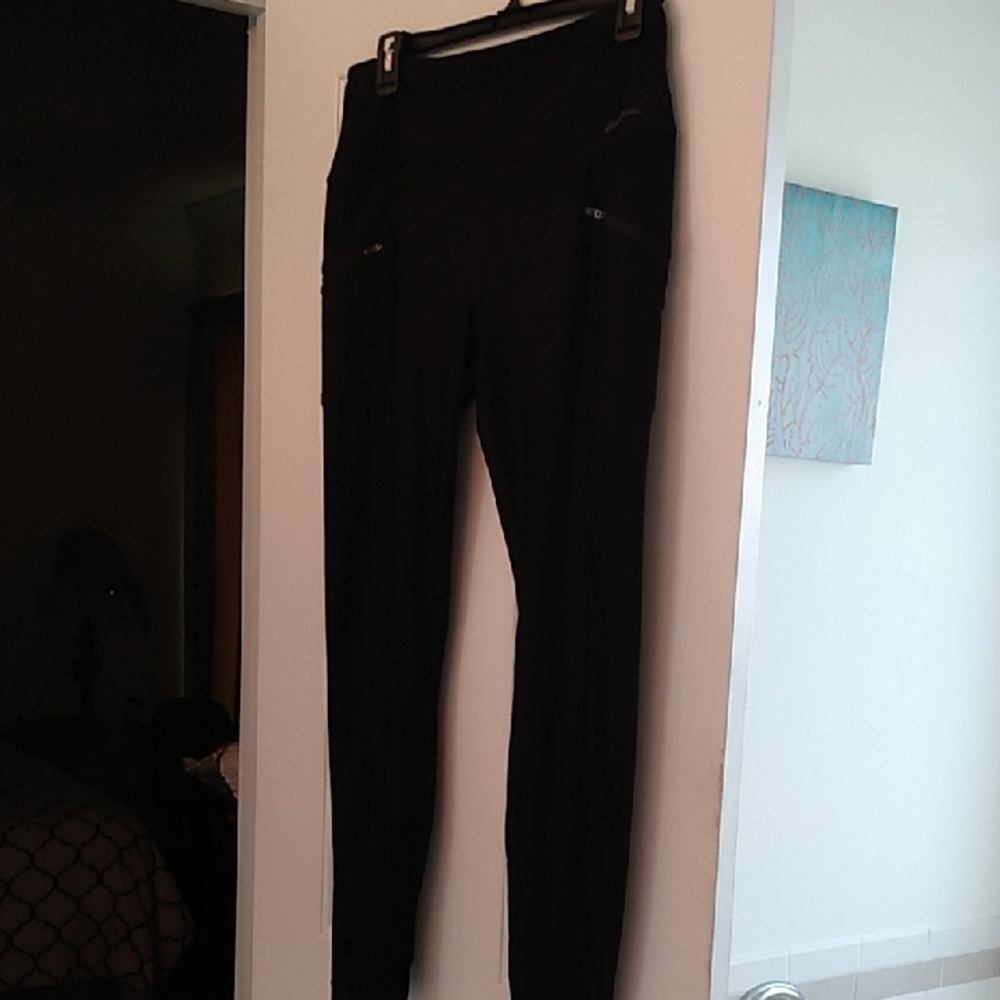 Eddie Bauer Leggings Zip Pockets and an inner Slip Pocket - Picture 12 of 15